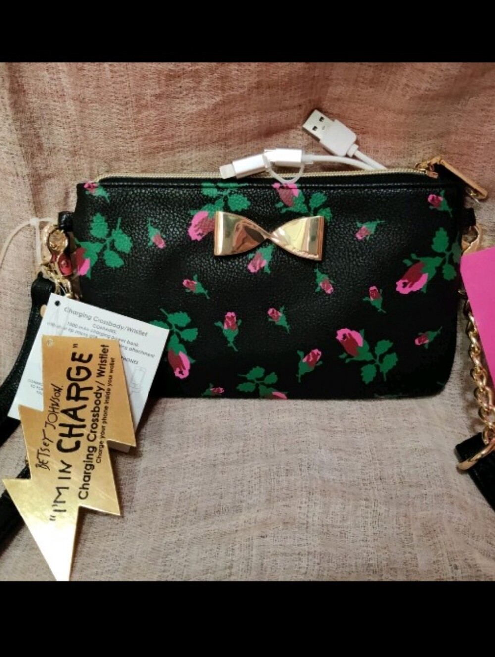 Betsey Johnson- " I'm In Charge⚡ " Floral Charging Crossbody Bag-Wristlet🥀